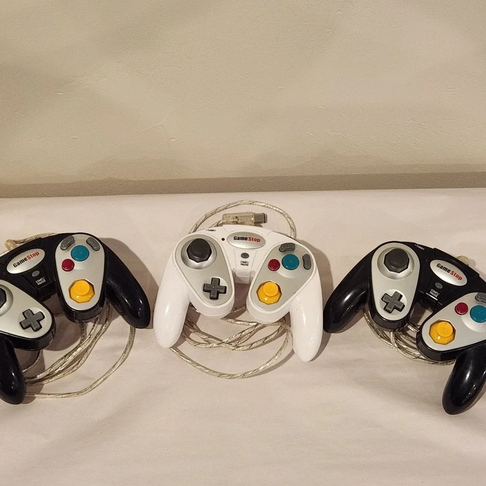 Nintendo GameCube Controller - GameStop Brand Lot Of 3 Controllers Untested*